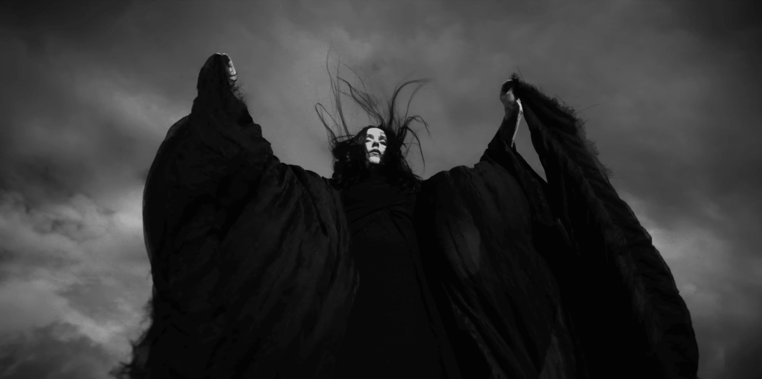 Chelsea Wolfe — She Reaches Out To She